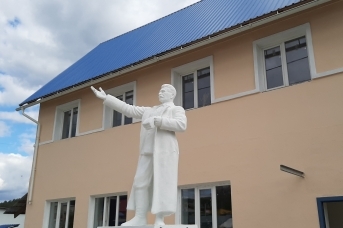 Восстановленный памятник Иосифу Виссарионовичу Сталину в городе Куса Челябинской области