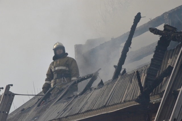 В Красноярском крае сгорел жилой дом, погибли три человека