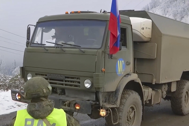 Российские миротворцы продолжают оборудование блокпостов в Лачинском коридоре