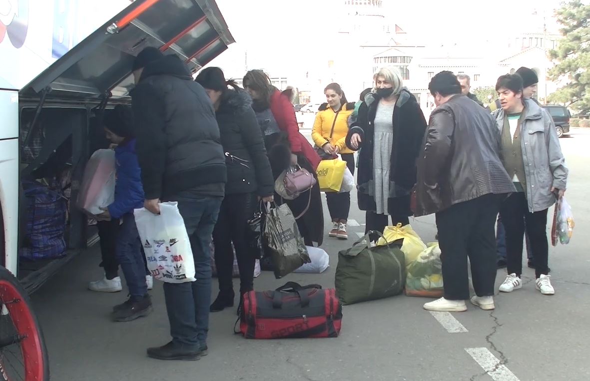 В Карабахе в свои дома за сутки вернулись около 200 беженцев