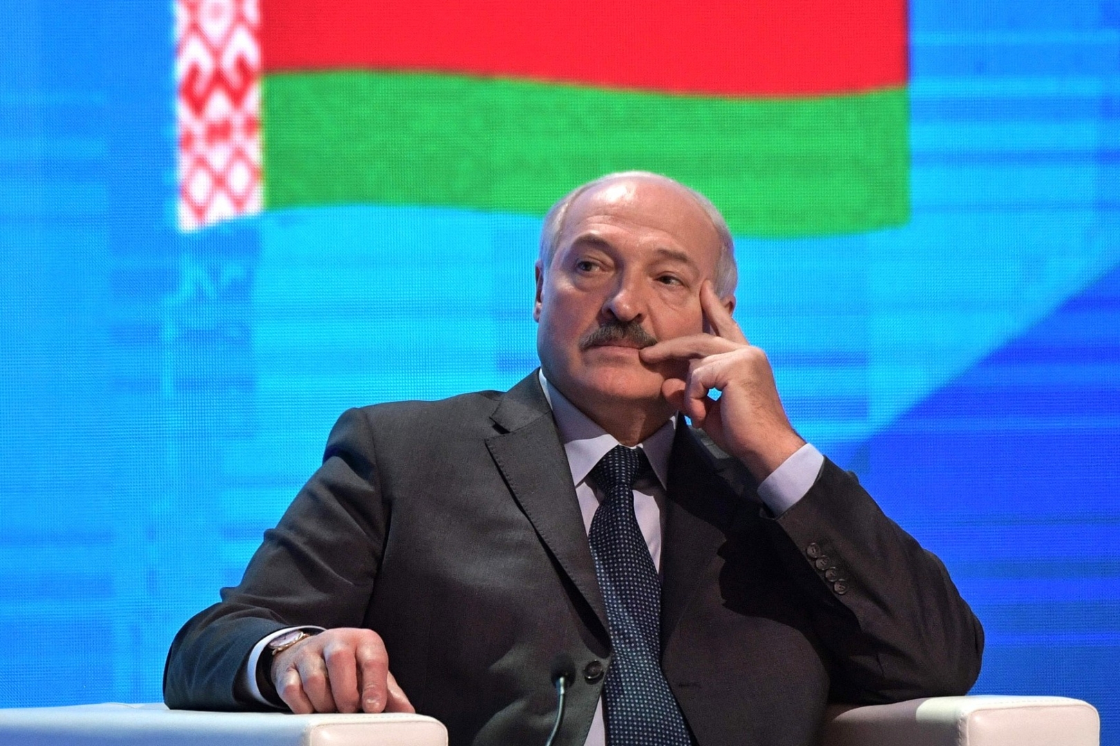Лукашенко очертил сроки разработки проекта новой Конституции