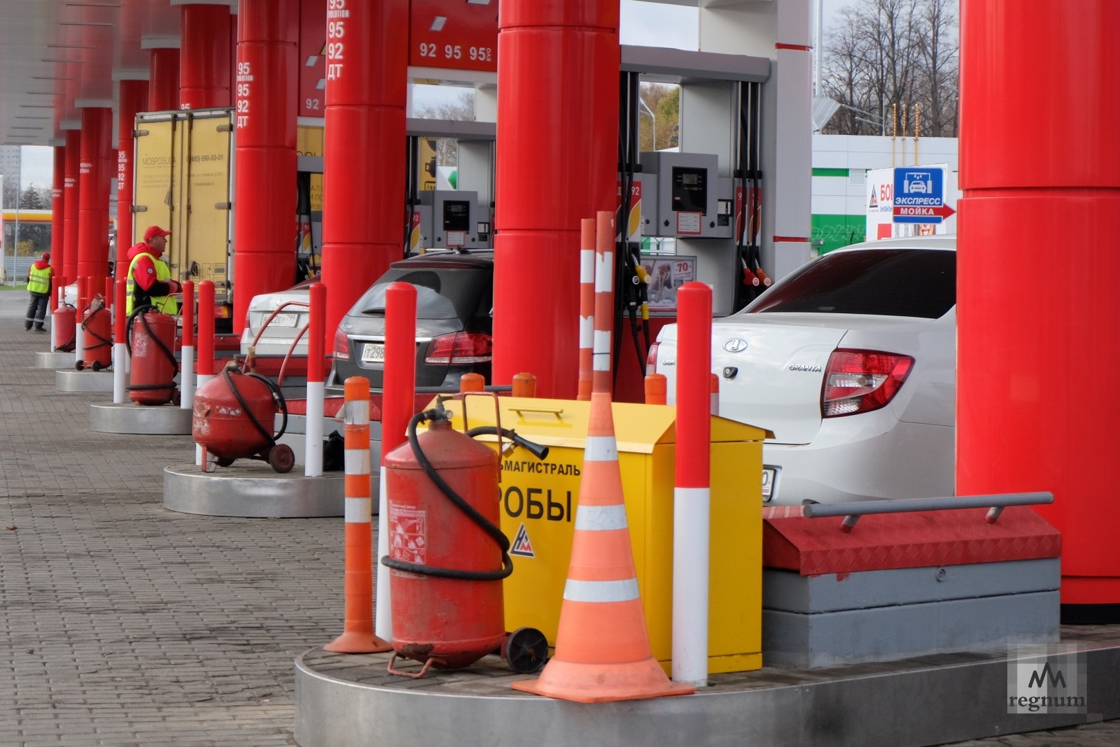 Рост цен на бензин в России предопределён — эксперт