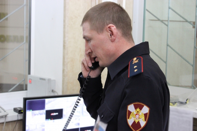 В Челябинске росгвардейцы задержали подозреваемых в разбойном нападении