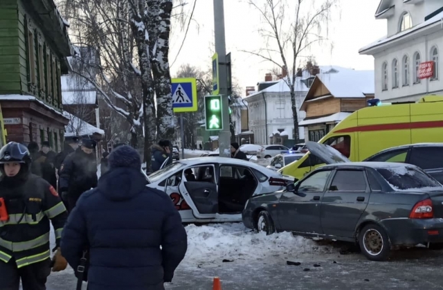 В Костроме в ДТП пострадали четыре взрослых и годовалый ребенок