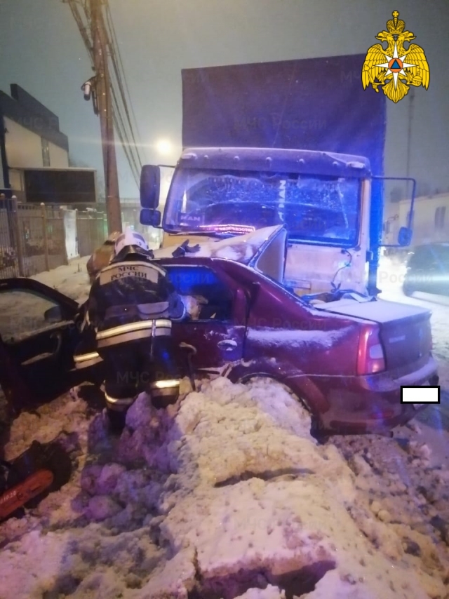 В Калуге в ДТП с грузовиком погибли два подростка