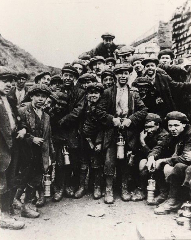Шахтеры во время всеобщей забастовки в Великобритании. 1926