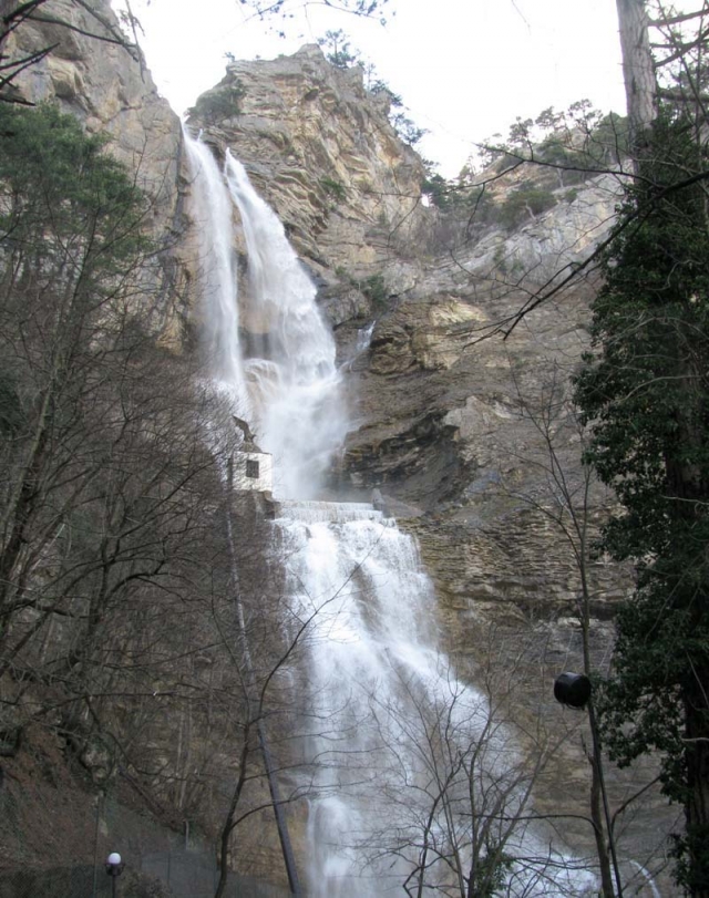 В Крыму заледенел самый высокий водопад Учан-Су