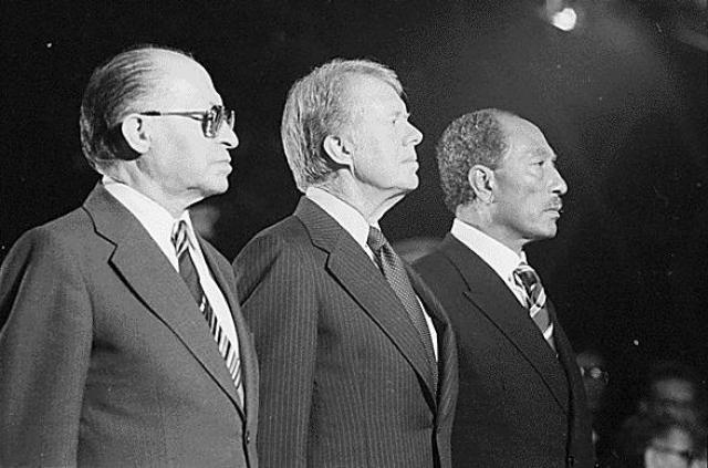 Менахем Бегин, Джимми Картер и Анвар Садат на подписании Кэмп-Дэвидского соглашения. 1978