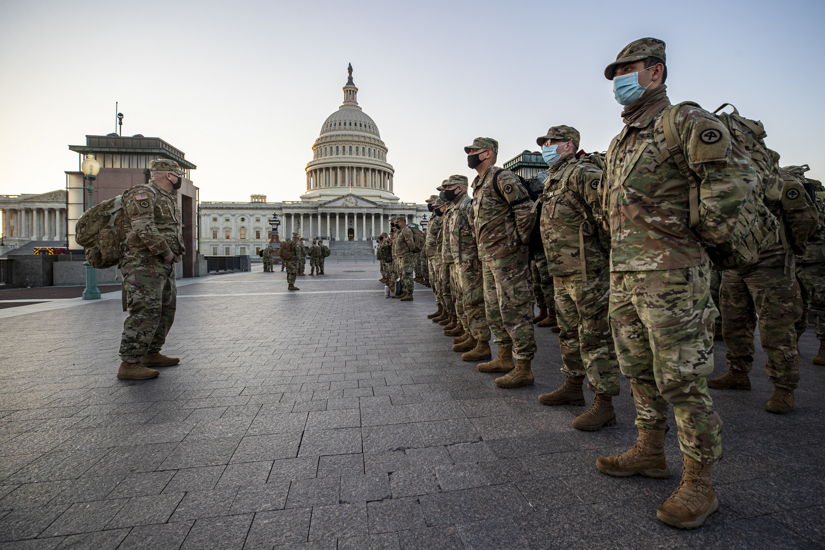 Солдаты Национальной гвардии США прибыли в Вашингтон для обеспечения безопасности на инаугурации Джо Байдена 