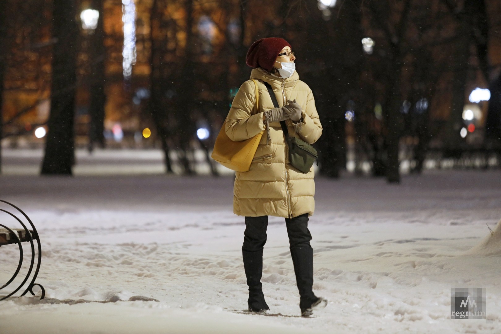 В Петербурге за сутки выявили менее трех тысяч новых носителей коронавируса