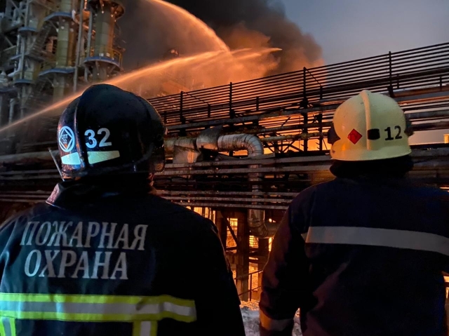 В Уфе локализовали пожар на нефтеперерабатывающем заводе