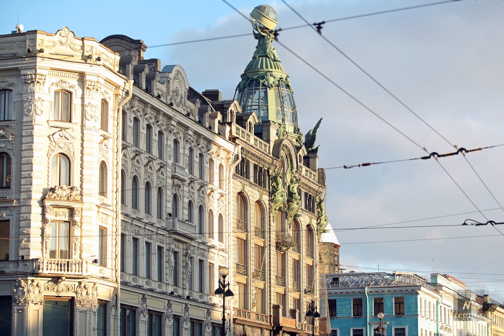 Петербургский регион. Санкт Петербург дом Зингера бригада. Исаев дом Зингера. Исаев Андрей дом Зингера. Дом похожий на дом Зингера.