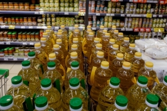 Подсолнечное масло в супермаркете