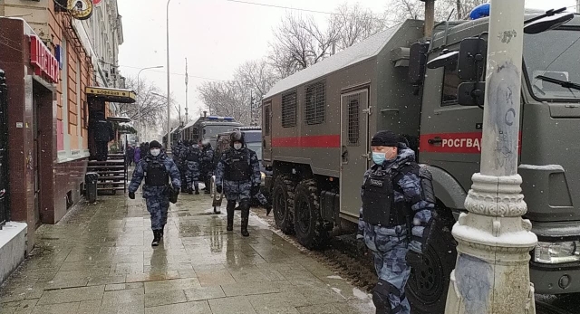 В Москве на незаконной акции пострадал сотрудник Росгвардии