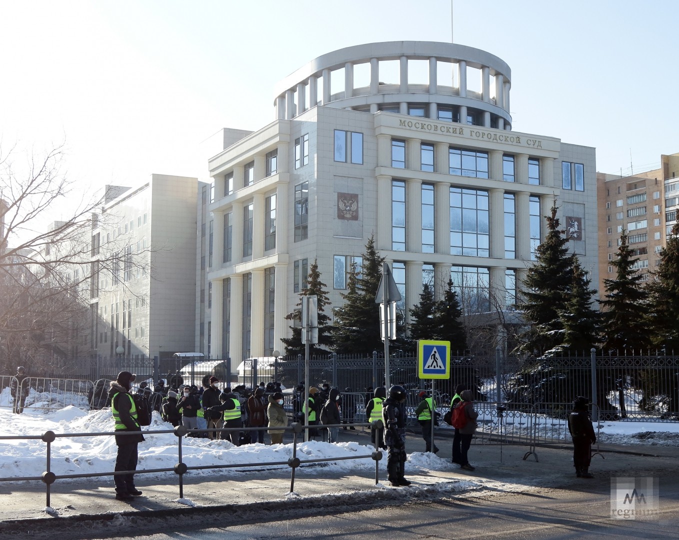 Суд приговорил Алексея Навального к реальному лишению свободы