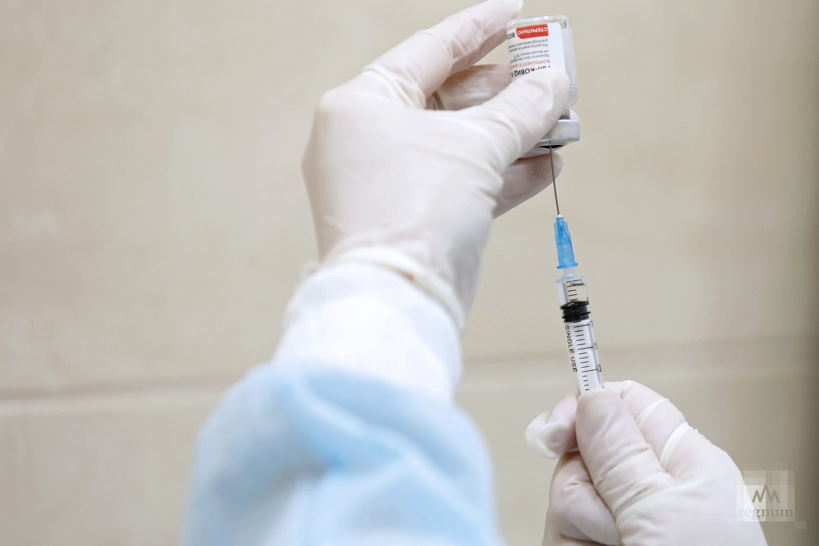 Центр «Вектор» завершил испытания вакцины среди пожилых людей