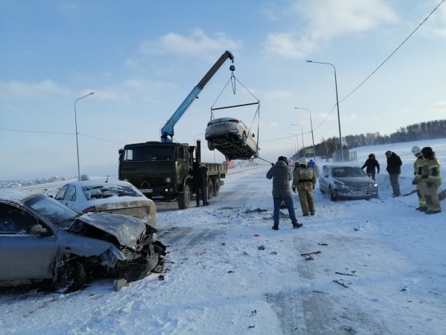 На трассе Екатеринбург — Челябинск устраняют последствия крупного ДТП
