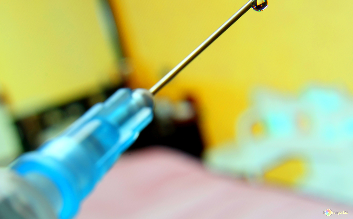 Украина заявила, что не справится без США с вакцинацией против коронавируса