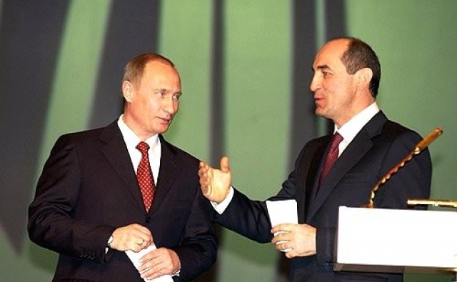 Владимир Путин и Роберт Кочарян на торжественной церемонии открытия Года России в Армении. 25 марта 2005 года, Ереван