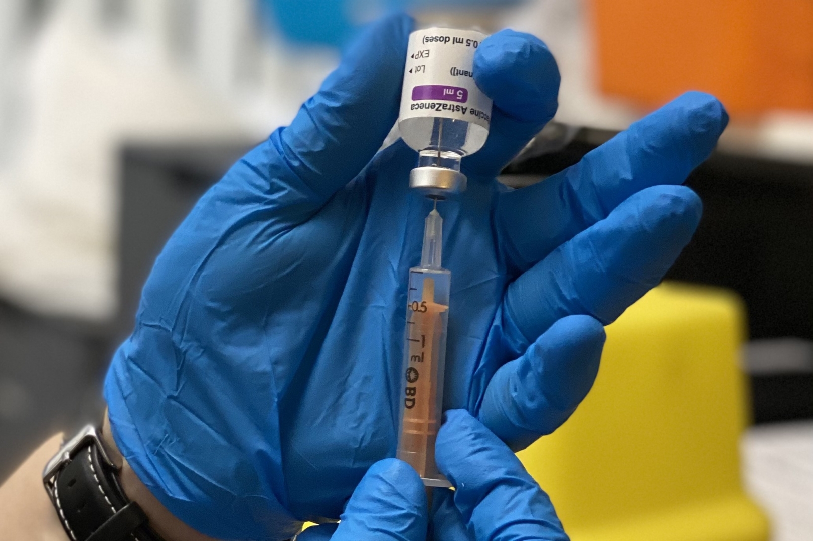 AstraZeneca разрабатывает вакцины против новых штаммов коронавируса