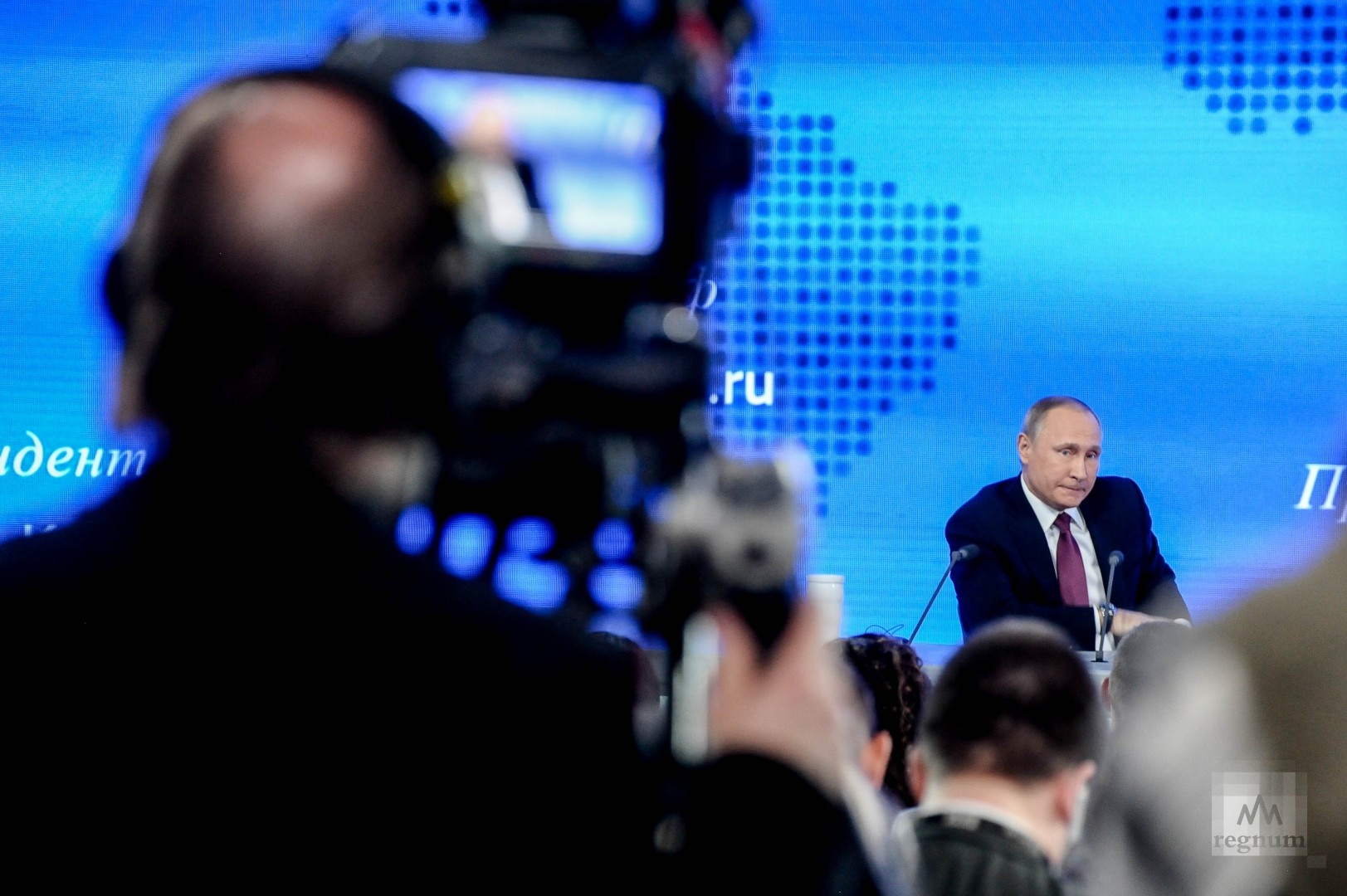 Песков подумает над идеей «быстрого» общения Путина со СМИ