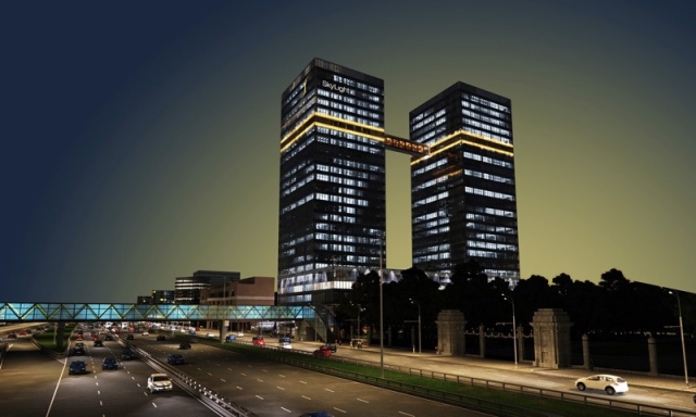 27-этажная башня (слева) центрального офиса Мэйл.ру в Москве 