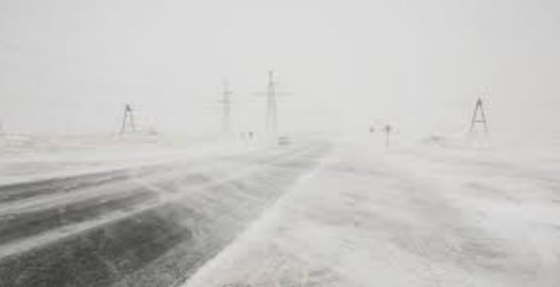 На Сахалине машину скорой помощи накрыла снежная лавина
