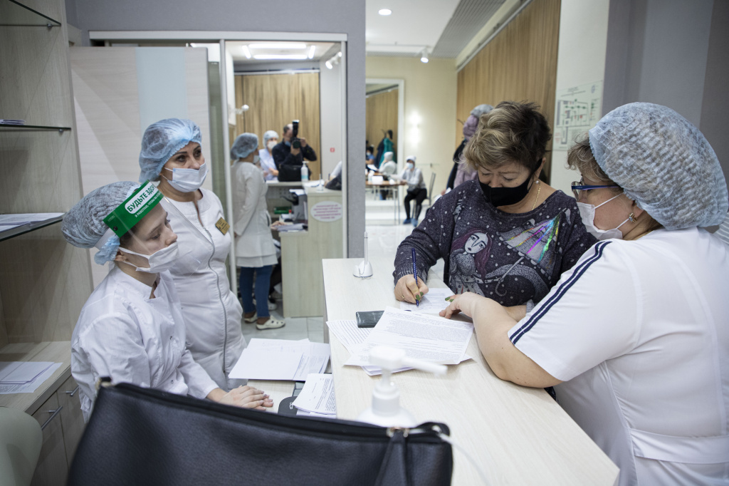 В Ростове-на-Дону развернули первый мобильный пункт вакцинации от COVID-19