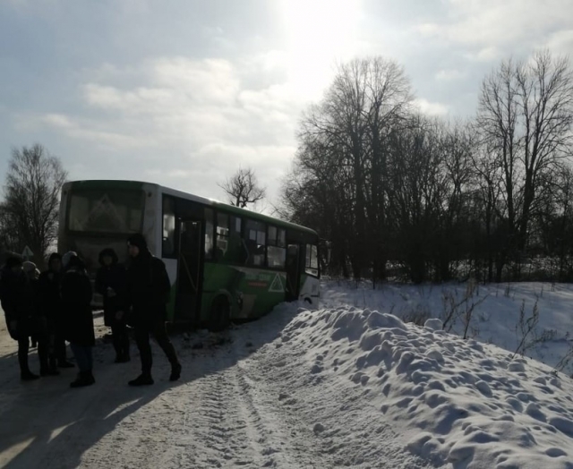 В Ярославской области в ДТП с рейсовым автобусом пострадали два человека