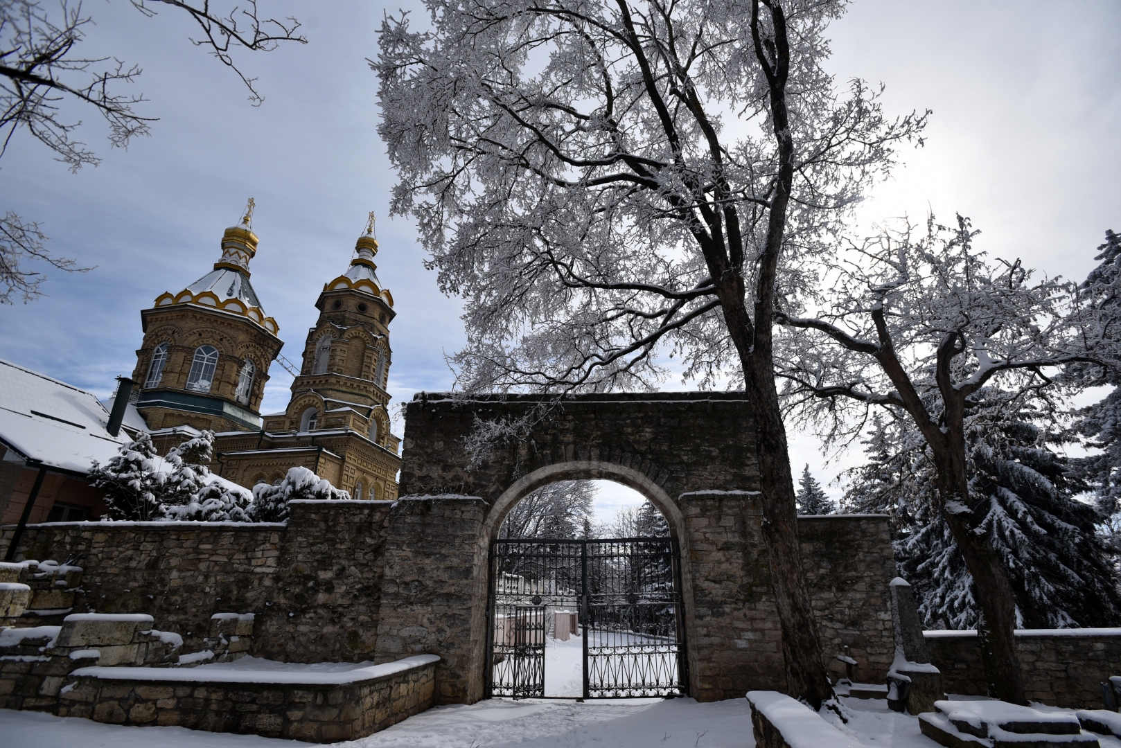 Пятигорск пятигорский. Пятигорский некрополь Пятигорск. Пятигорск склепы. Сквер некрополь Пятигорск. Пятигорский некрополь экскурсия.