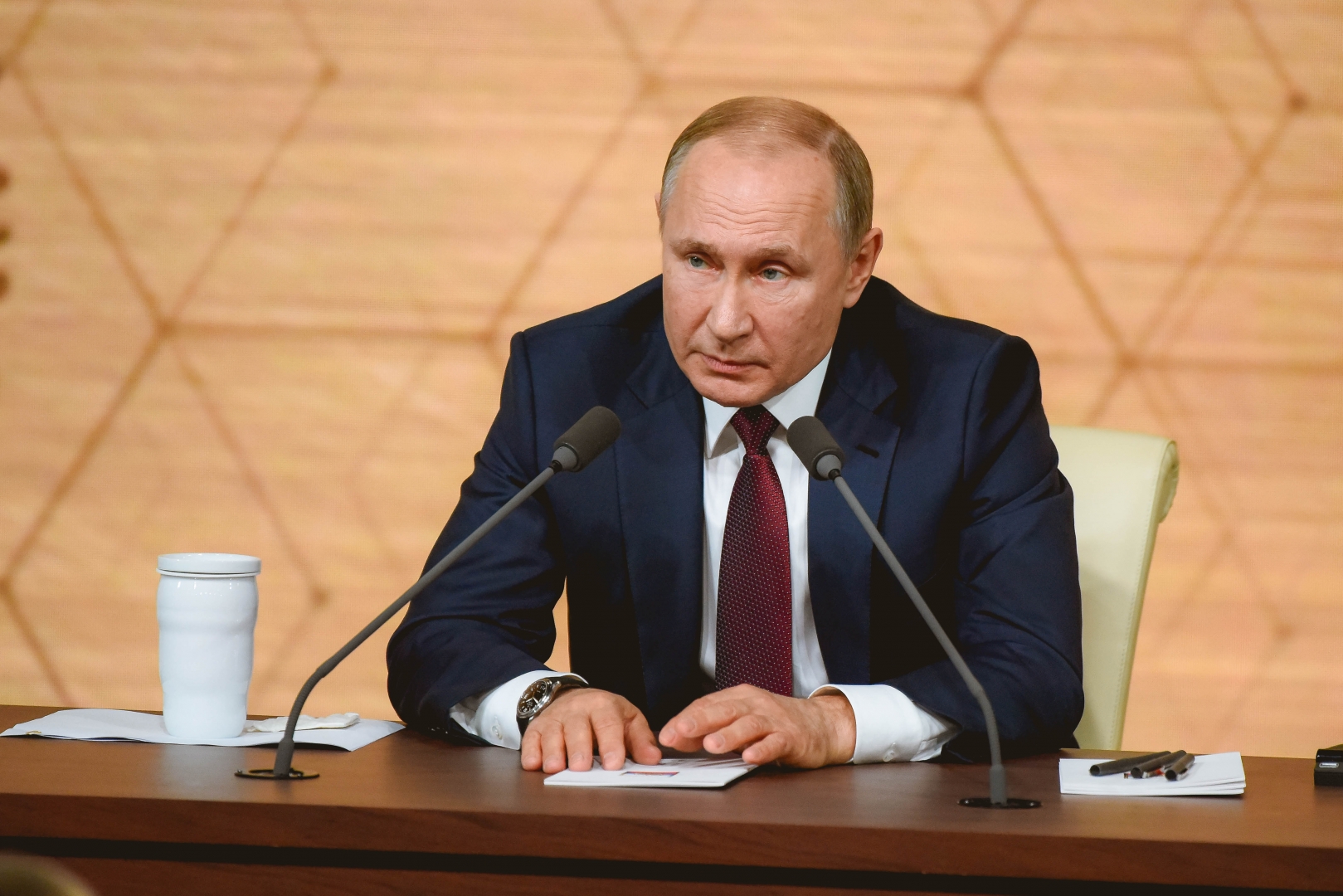 Президент Путин призвал повысить долю отечественных лекарств на внутреннем рынке России