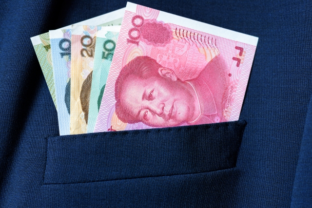 Yuan no seu bolso 