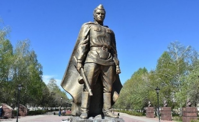 Памятник Воин-освободитель. г. Заинск