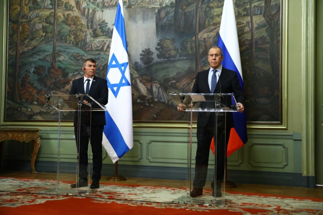 Министр иностранных дел Израиля Габи Ашкенази и министр иностранных дел России Сергей Лавров 