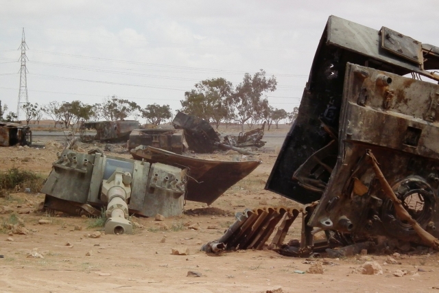 Остатки двух установок «Пальмария» войск Каддафи, уничтоженных французской авиацией в окрестностях Бенгази 