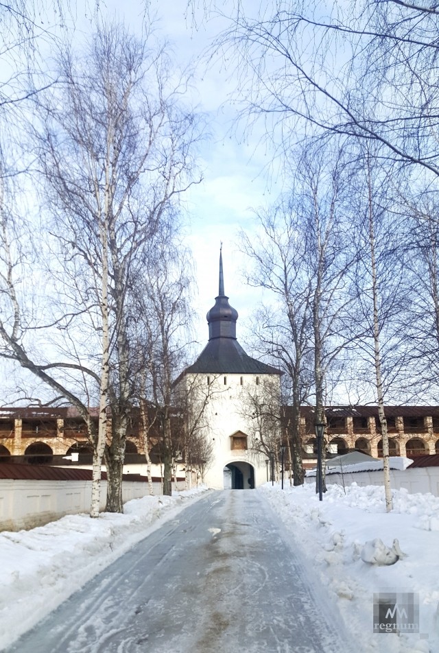На дорожках Кирилло-Белозерского монастыря