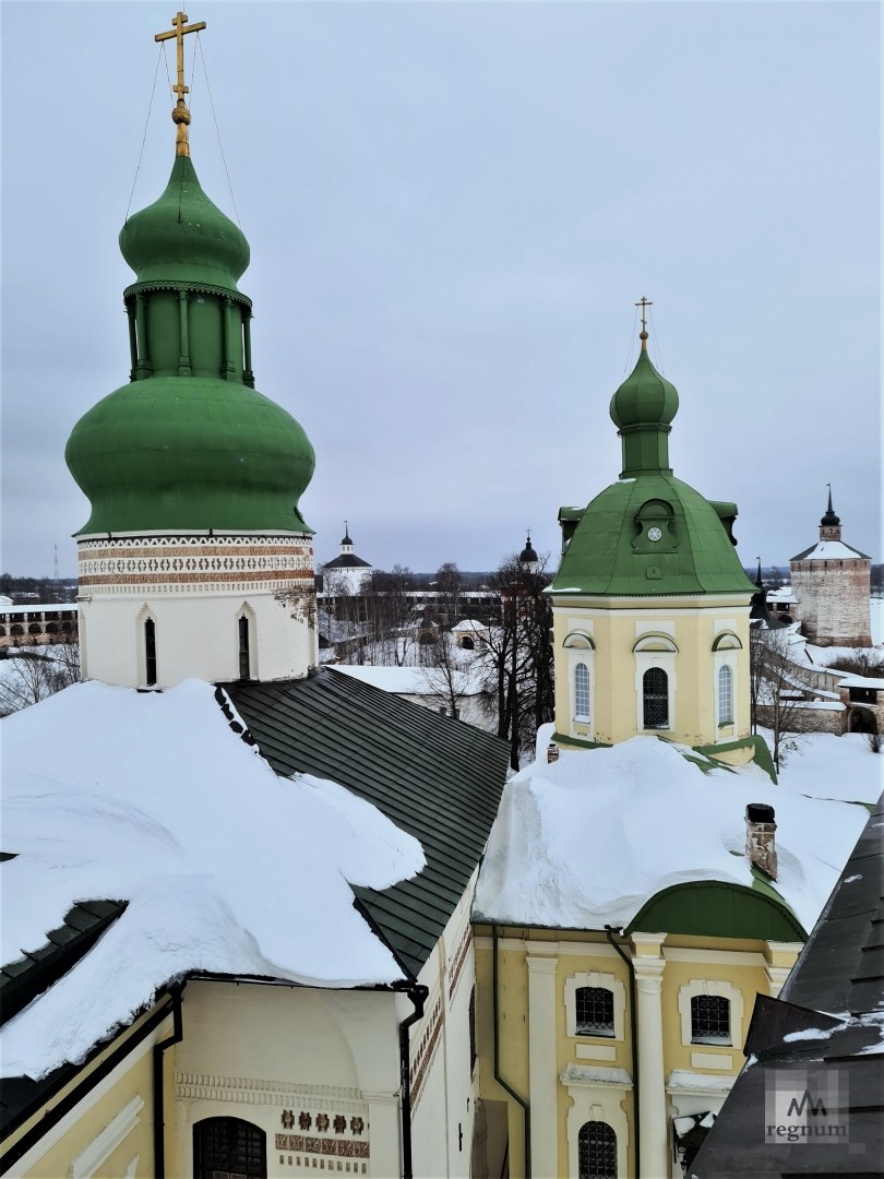 Успенский собор (1497) и Кириллова церковь (1785)