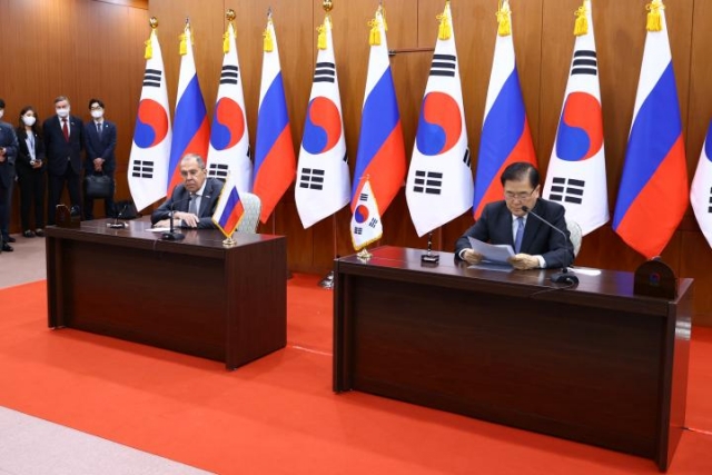 Пресс-конференция Сергея Лаврова и Чон Ый Ёна по итогам переговоров. 25 марта 2021 года, Сеул