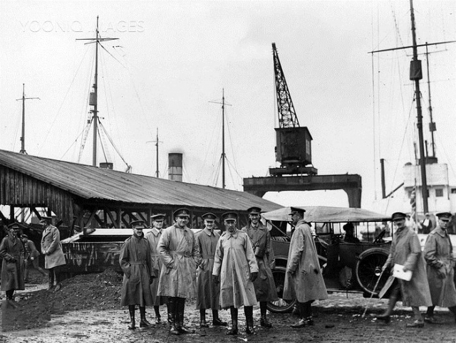Командование британских экспедиционных сил на Севере России в порту Архангельска. 1919