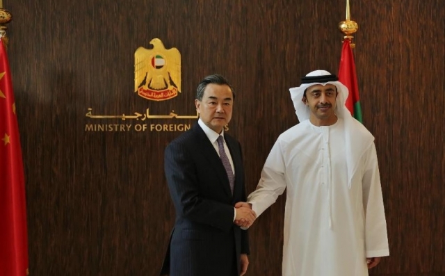 O Ministro das Relações Exteriores Wang Yi se encontra com o Ministro das Relações Exteriores dos Emirados Árabes Unidos, Abdullah bin Zayed Al Nahyan