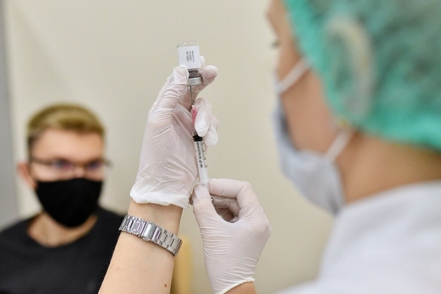 Вакцинация добровольцев в рамках исследования вакцины «Спутник Лайт»