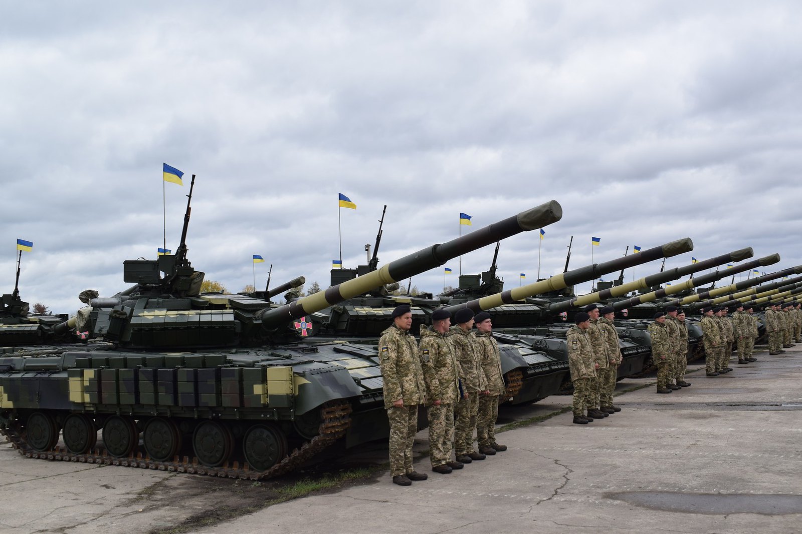 Всу техник. Военная техника ВСУ. Военная техника ВСУ Украины. ЗСУ армия. Колонна т-80 ВСУ.