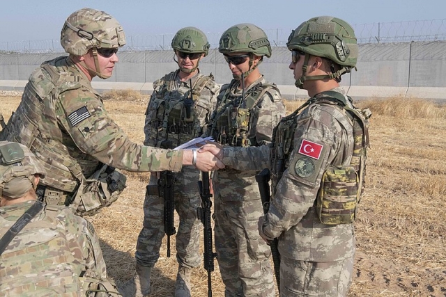 Турецкие  и американские солдаты