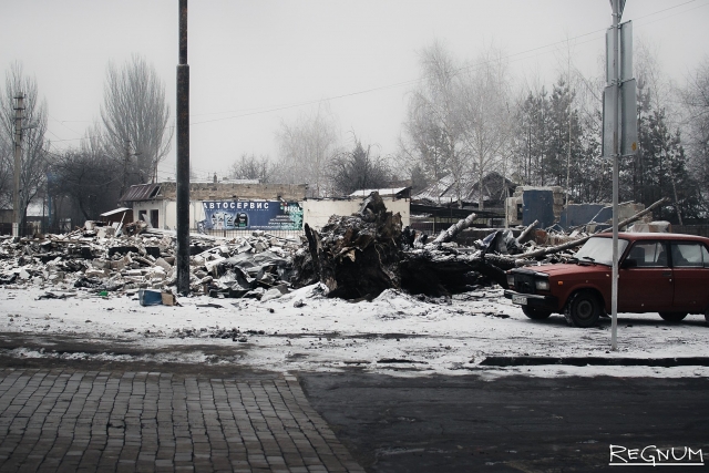 Район автостанции «Мотель» в Донецке, последствия обстрела реактивными системами залпового огня «Ураган» ВСУ. 3 февраля 2017 года 