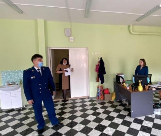 Прокурор области Константин Жиляков посетил учреждение для детей-сирот в Дзержинском районе