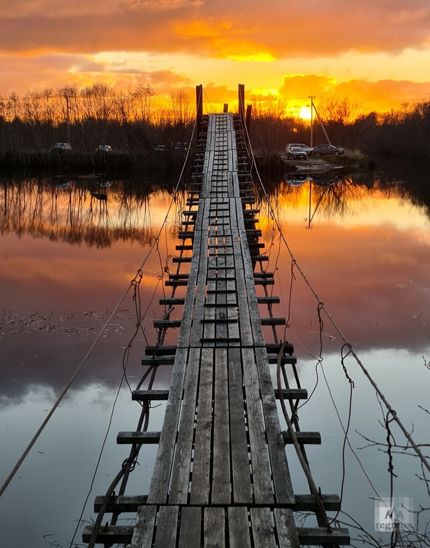 Висячий мостик – обычен для юга Архангельской области, но необычен в устье Северной Двины
