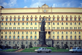 Памятник Дзержинскому на Лубянской площади перед демонтажем 22 августа 1991 года. (сс) RIAN archive