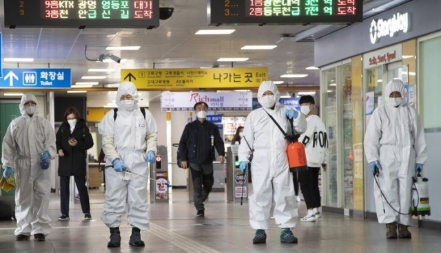 Дезинфекция в метро. Сеул. Южная Корея