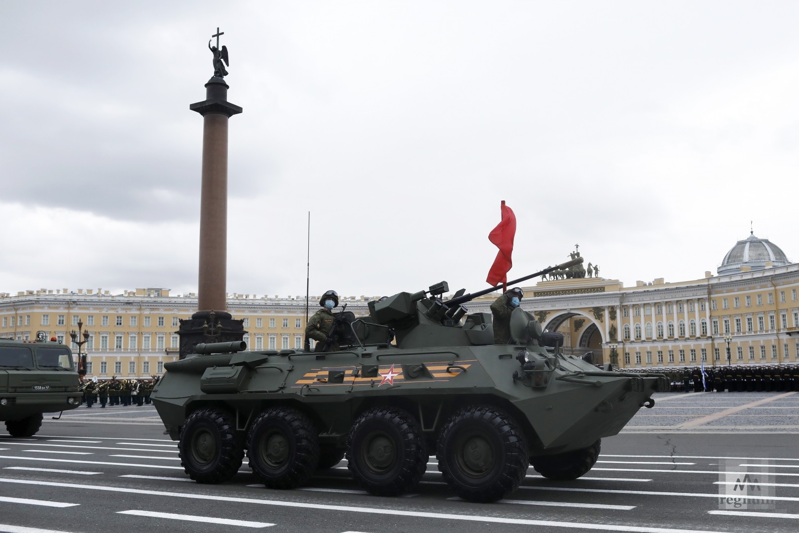 Проезд техники. Парад Победы техника. Военная техника в Санкт-Петербурге на параде. День Победы парад военной техники Санкт Петербург. Военная техника на параде Победы 22 года.