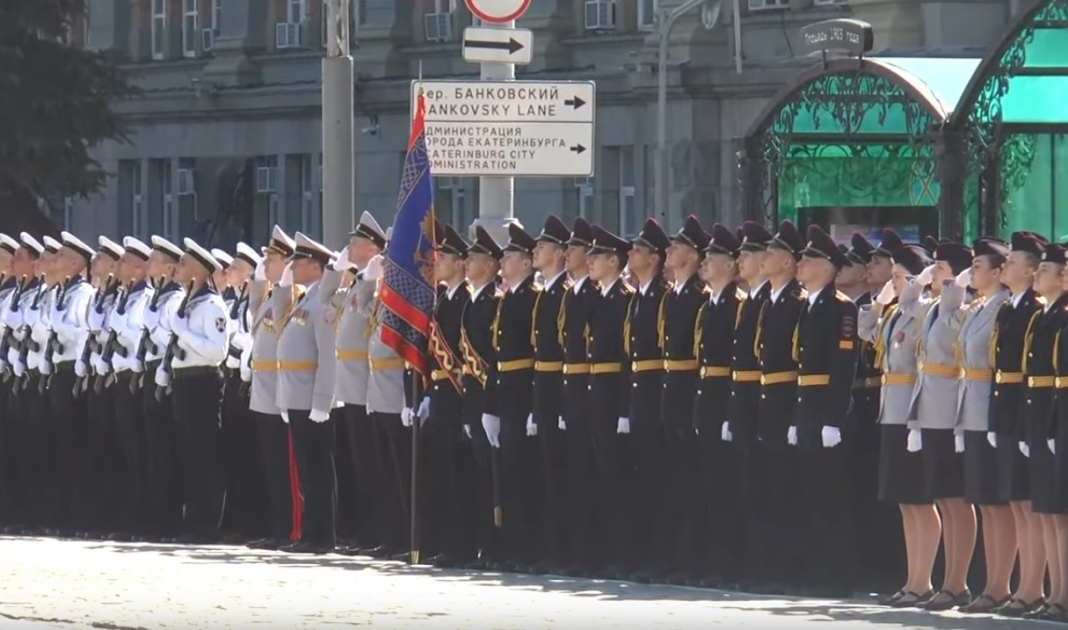 Парад победы екатеринбург фото